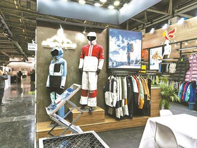 寧波頂峰戶外服飾產(chǎn)品展示區(qū)。(受訪者供圖)